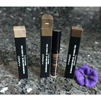 MAC                
                


                
                Mac Eye Brows Big Boost Fibre Gel Stud 4.1g