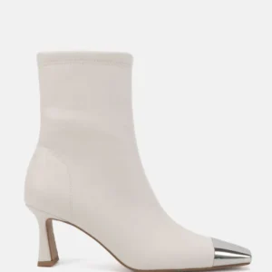 DELULU  WHITE