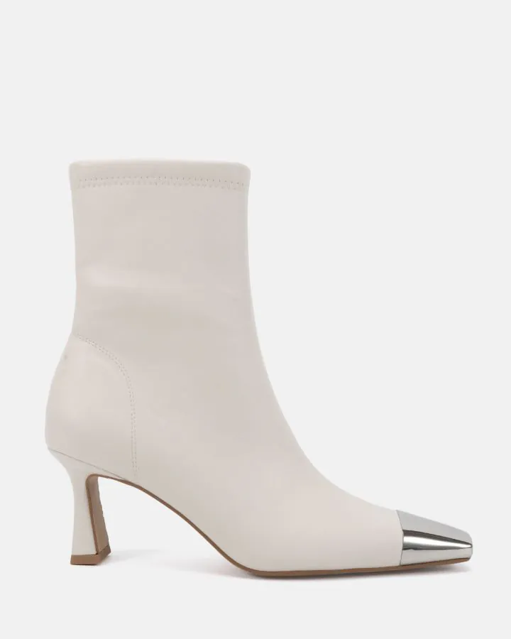 DELULU  WHITE