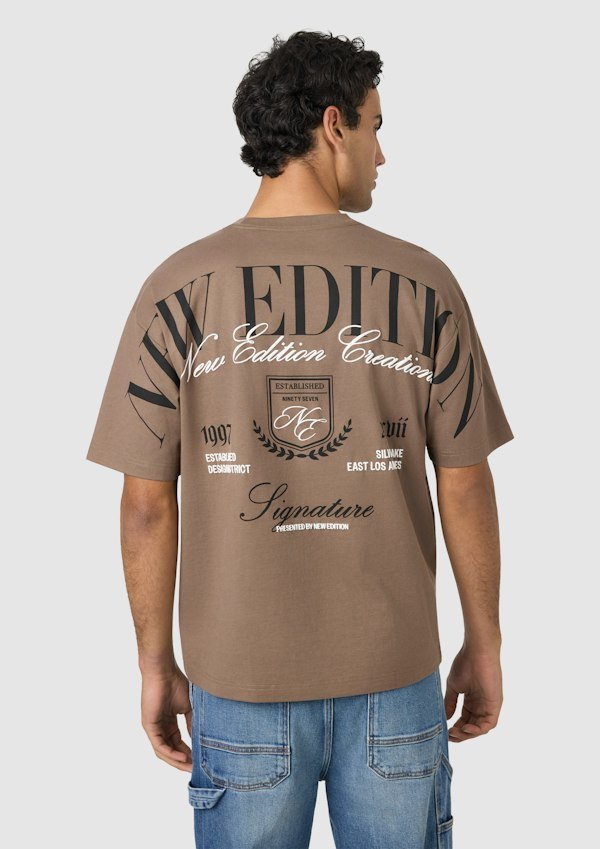 Crest Graphic Boxy Crew Neck Tee