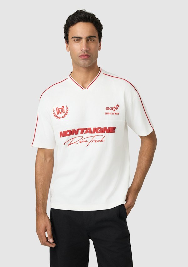 Montaigne Graphic Boxy V Neck Tee
