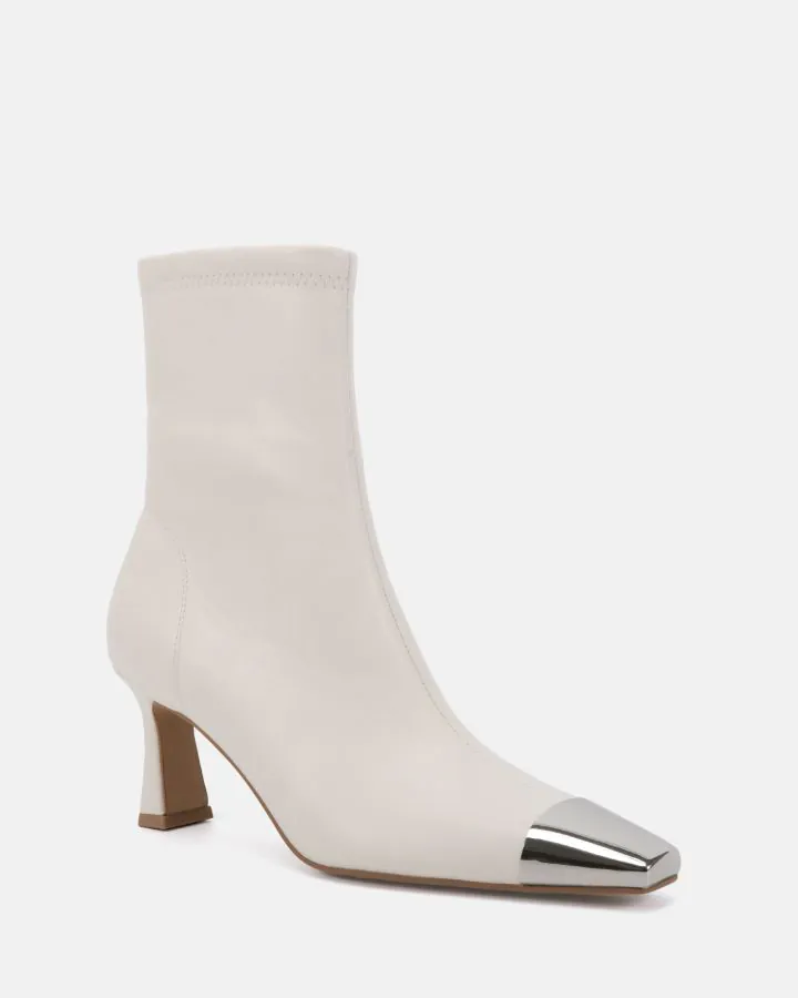 Novo DELULU WHITE